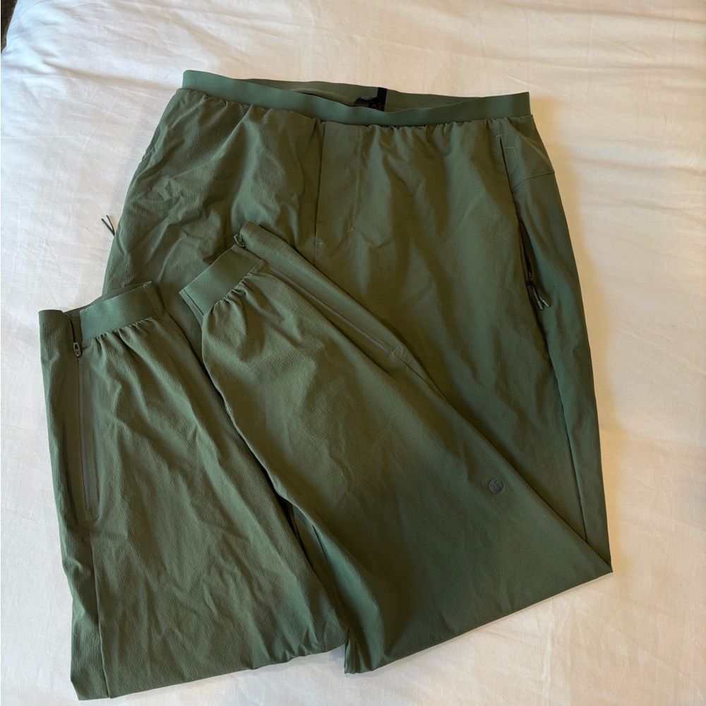 Men’s Lululemon joggers size L